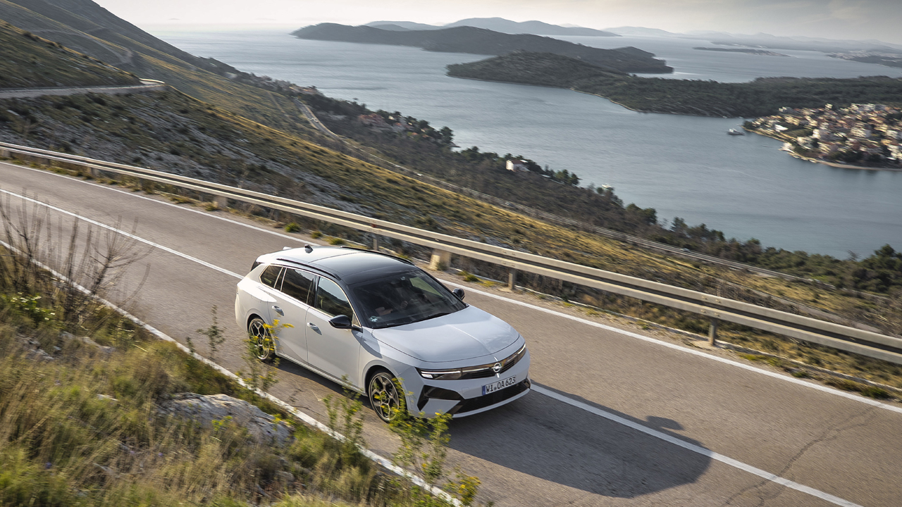 Opel Astra Sports Tourer Hybrid